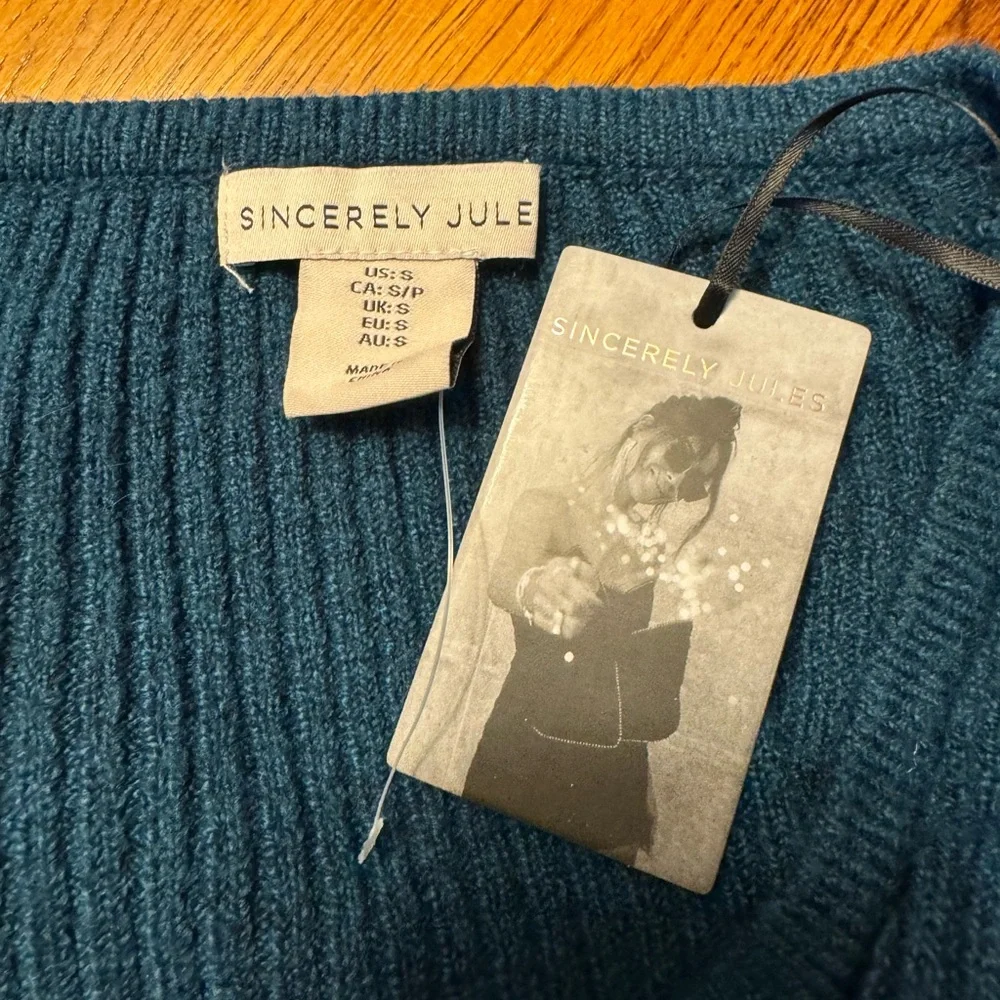 Sincerely Jules Sweater SZ SM NWT‎